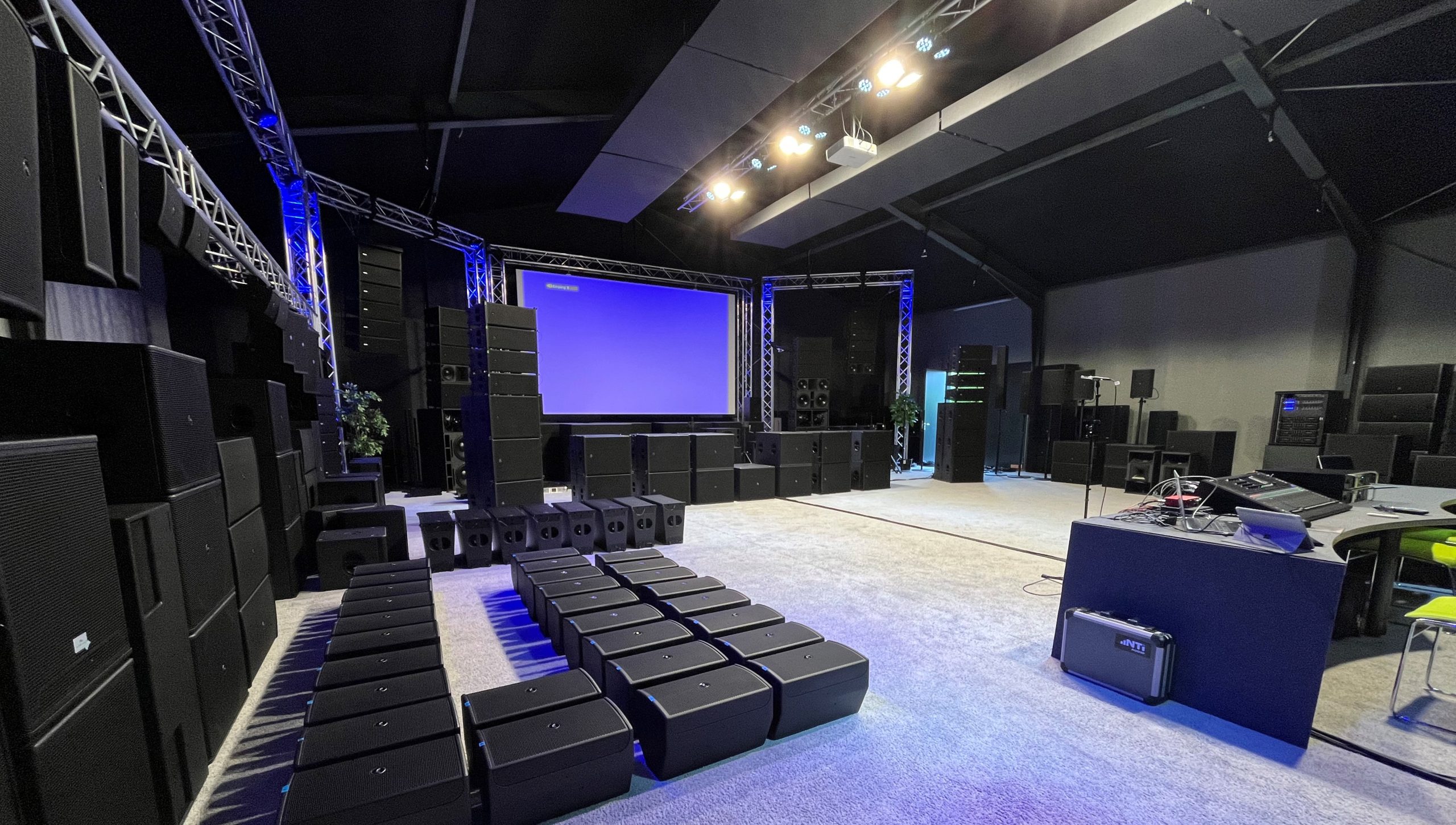 Showroom2x